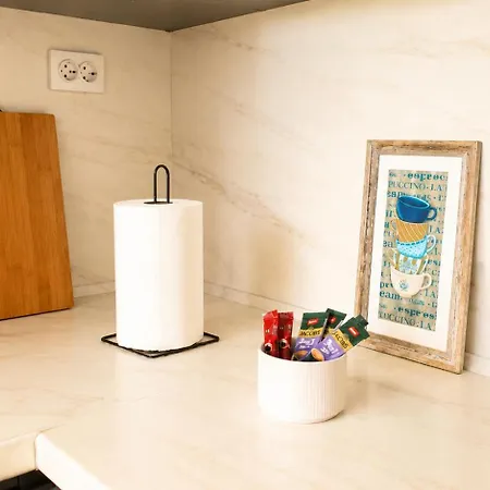 Апартаменты Perfect Location - Self Check-in - Free Parking - Balcony View - Fast Wifi