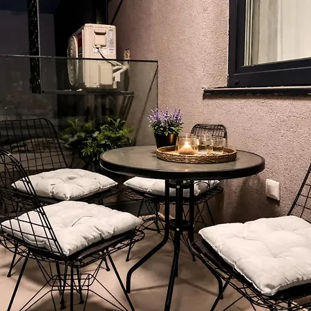 Perfect Location - Self Check-in - Free Parking - Balcony View - Fast Wifi Апартаменты Скопье