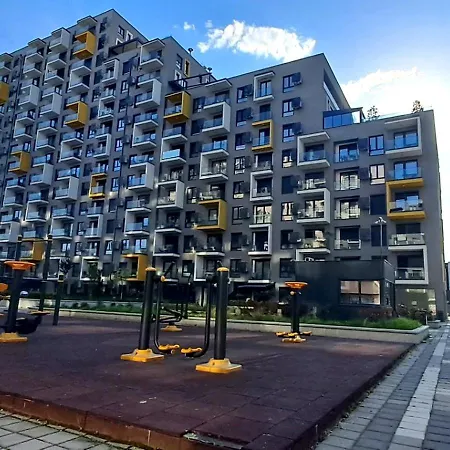 Perfect Location - Self Check-in - Free Parking - Balcony View - Fast Wifi Скопье