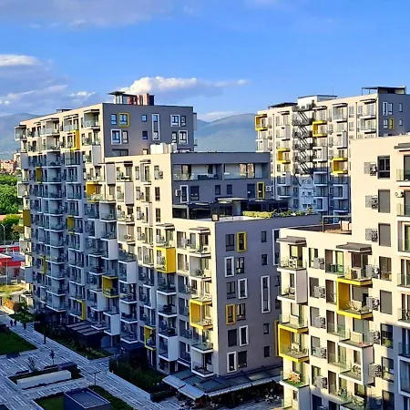 Perfect Location - Self Check-in - Free Parking - Balcony View - Fast Wifi * Скопье